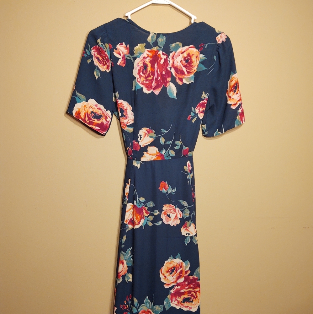 Everly flower dress size small mid length